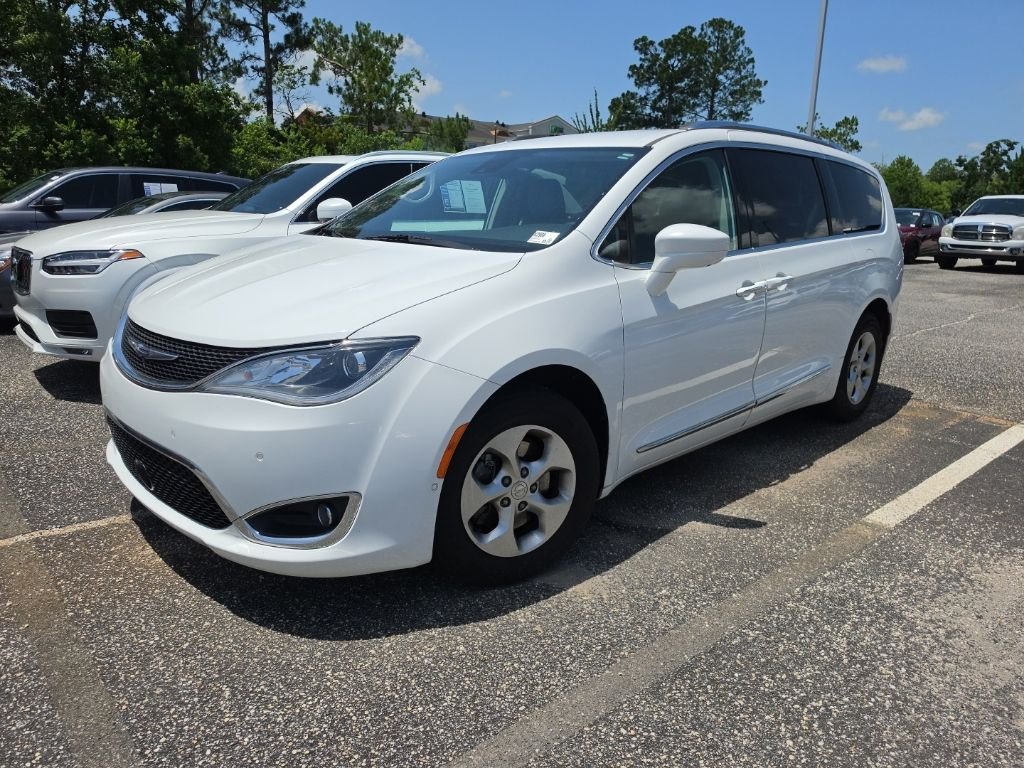 2017 Chrysler Pacifica Touring-L Plus's photo