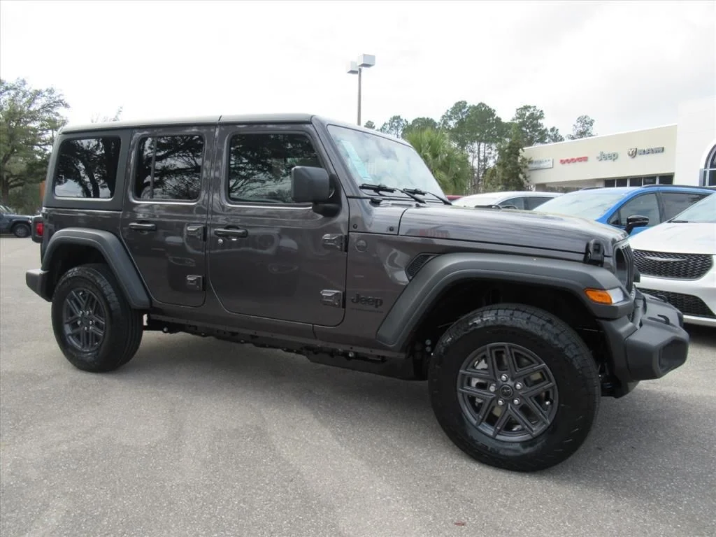 New 2026 Granite Crystal Metallic Clearcoat Jeep Sport S image 2