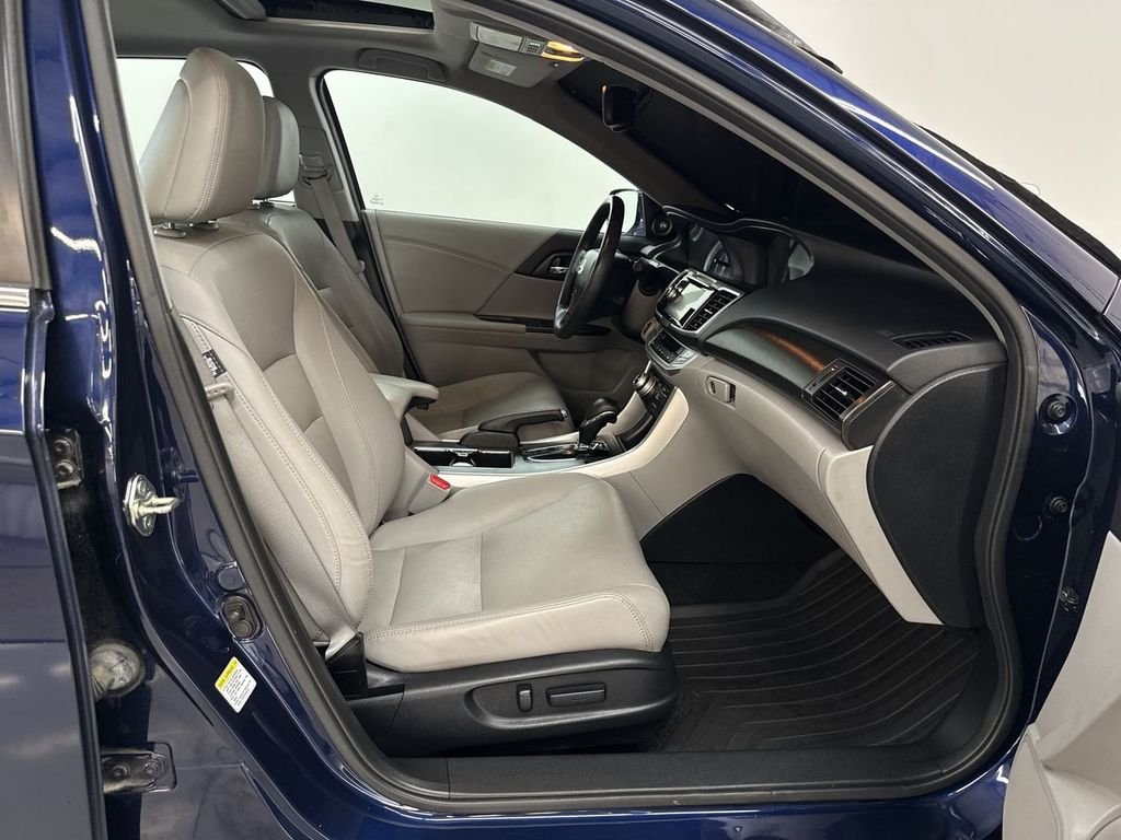 Used 2014 Obsidian Blue Pearl Honda EX-L image 18