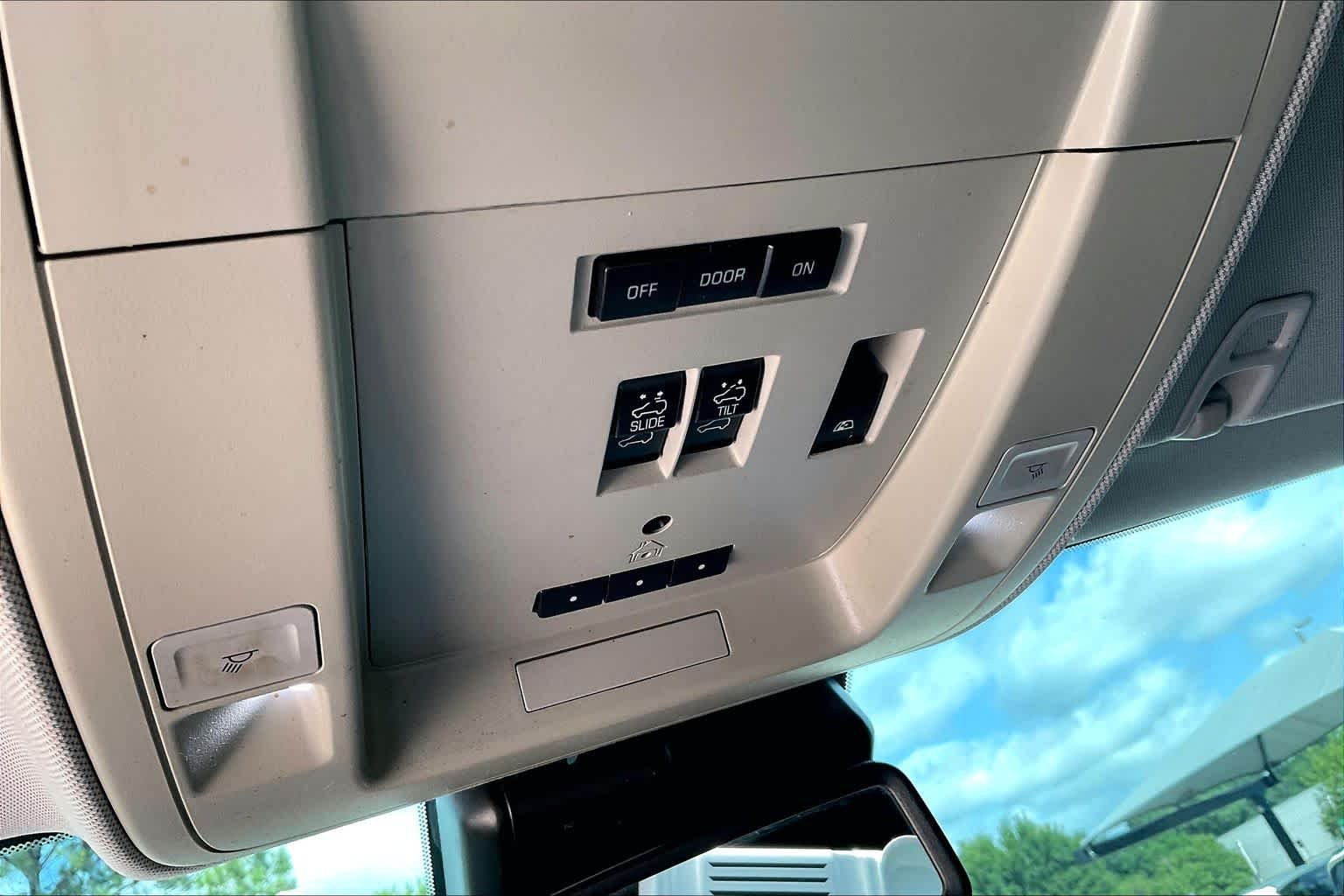 Used 2015 Onyx Black GMC Denali image 31