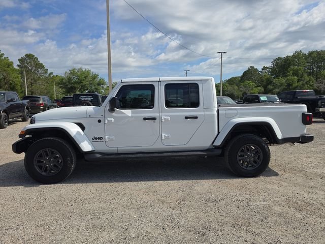 New 2026 Bright White Clear-Coat Exterior Paint Jeep Sport S image 6
