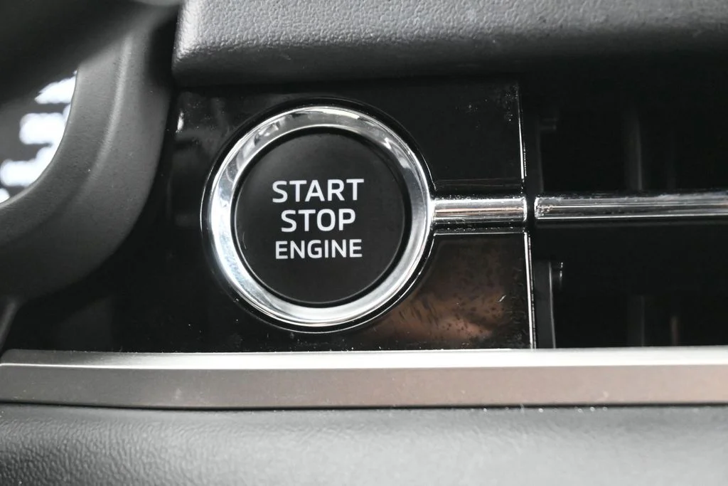 Used 2022 Silver Mitsubishi SEL image 28
