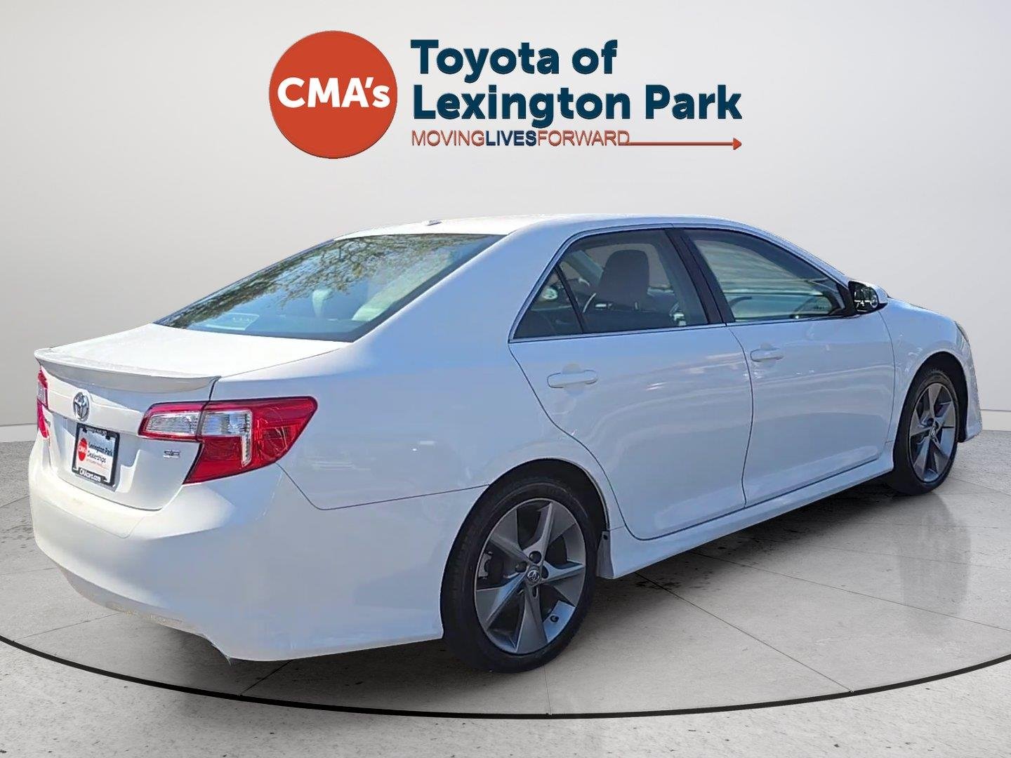 Used 2014 Super White Toyota SE V6 image 5