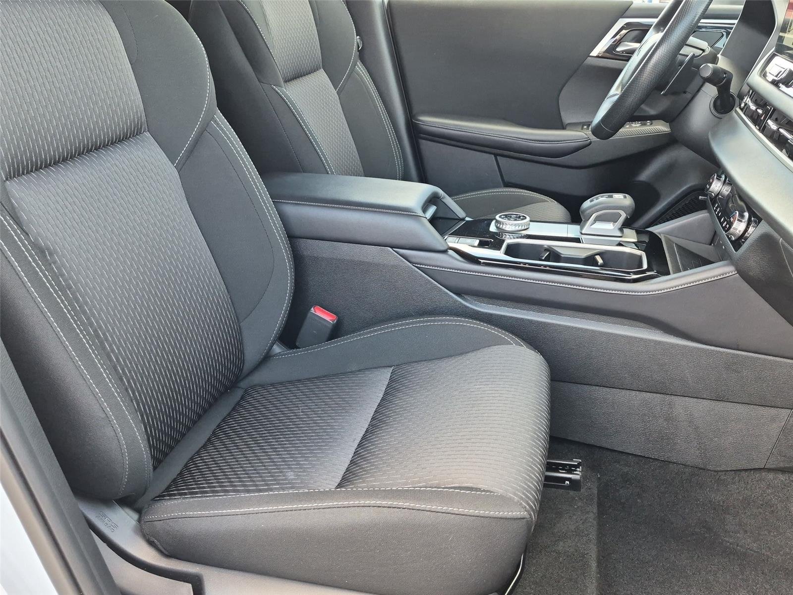 Used 2025 White Diamond Mitsubishi ES image 39