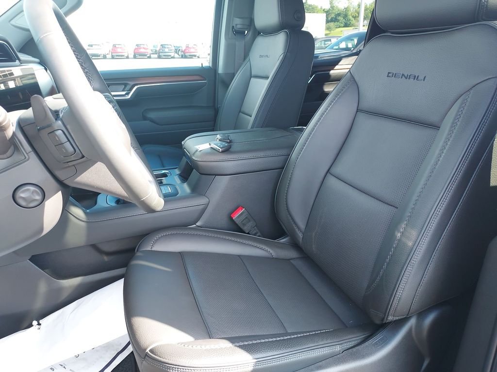 Used 2025 Silver GMC Denali image 19