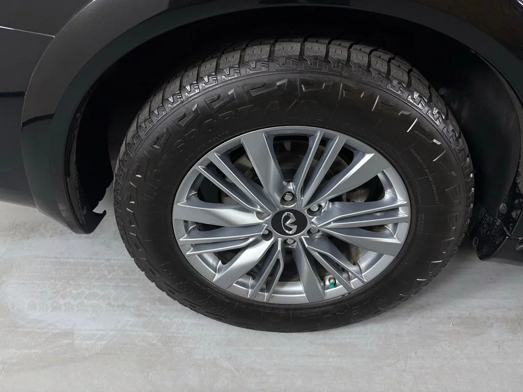 Used 2023 Black INFINITI LUXE image 14