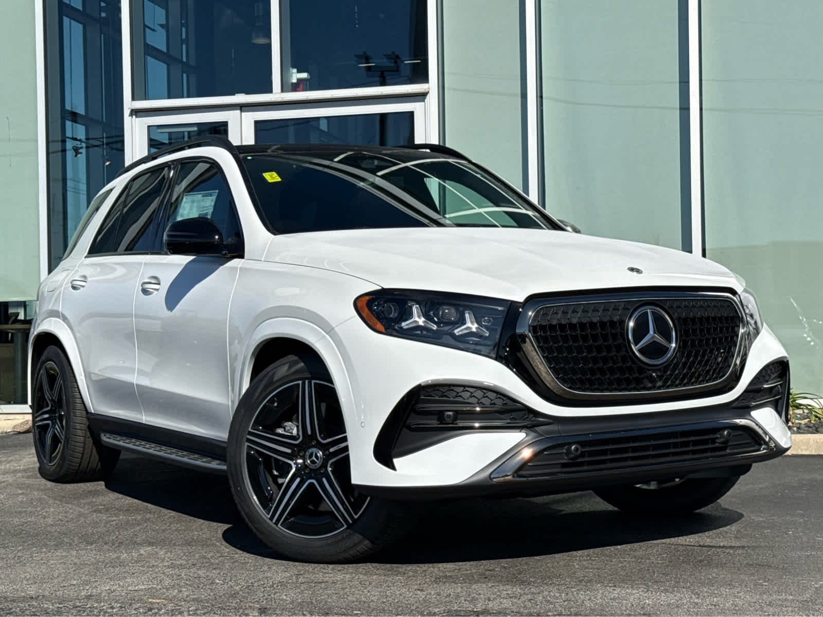 New 2027 MANUFAKTUR Moonlight White Metallic Mercedes-Benz GLE 450 image 1