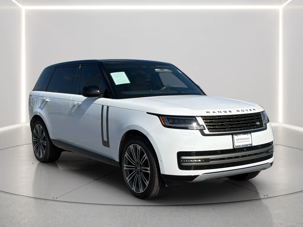 Used 2025 White Land Rover SE image 12
