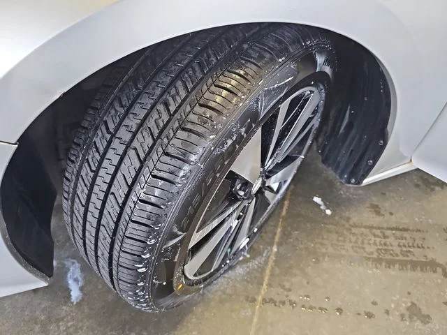 Used 2019 Silver Nissan 2.5 SL image 31