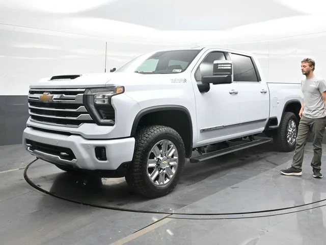 New 2026 Polar White Tricoat Chevrolet High Country image 2