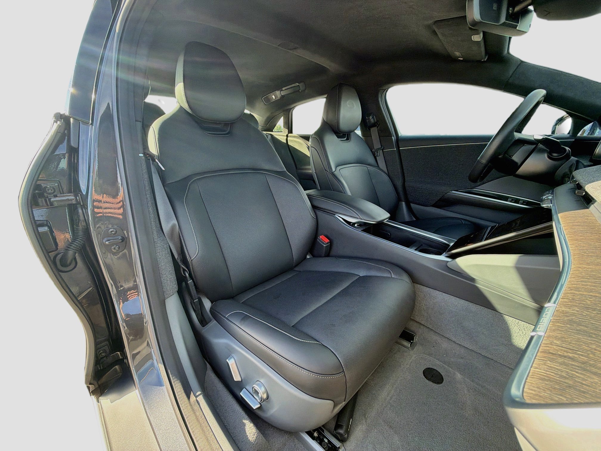 Used 2024 Quantum Gray Metallic Lucid Touring image 15