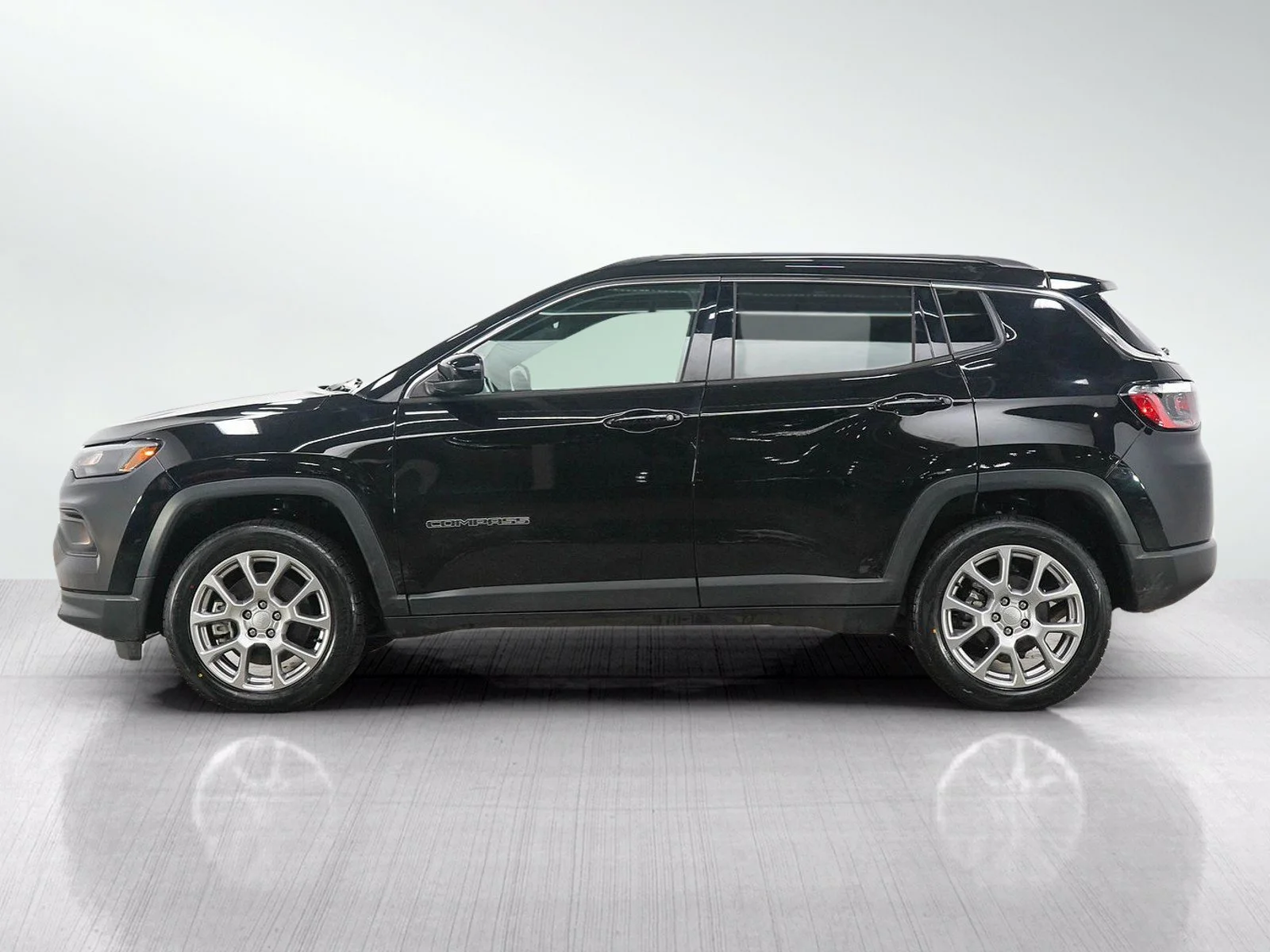 Used 2023 Jeep Compass Latitude Lux with VIN 3C4NJDFNXPT520121 for sale in White Bear Lake, Minnesota