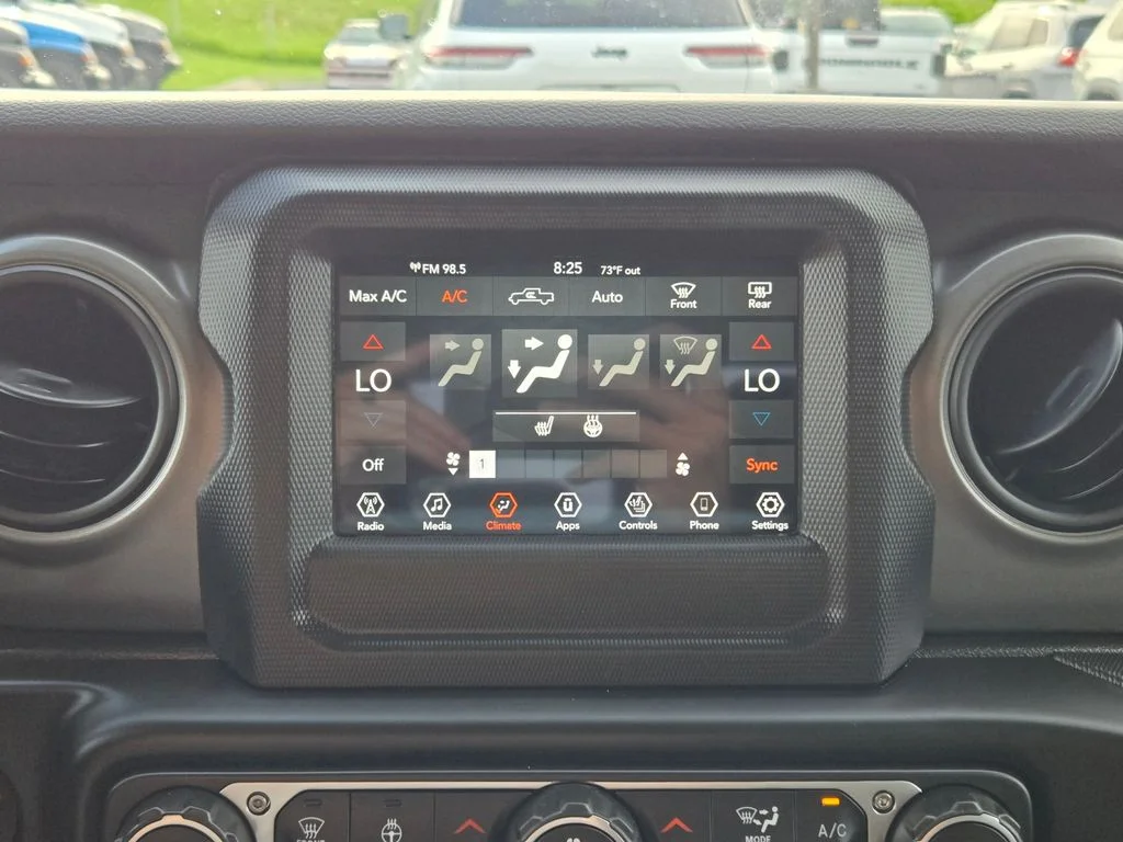 Used 2023 Green Jeep  image 21
