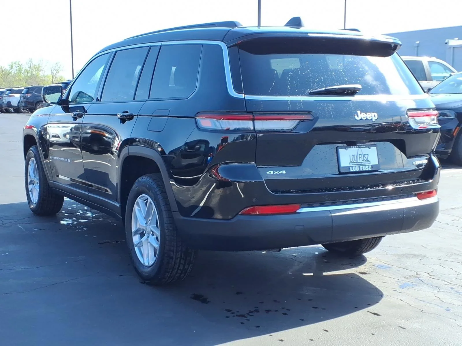 New 2026 Diamond Black Crystal Pearlcoat Jeep Laredo X image 4