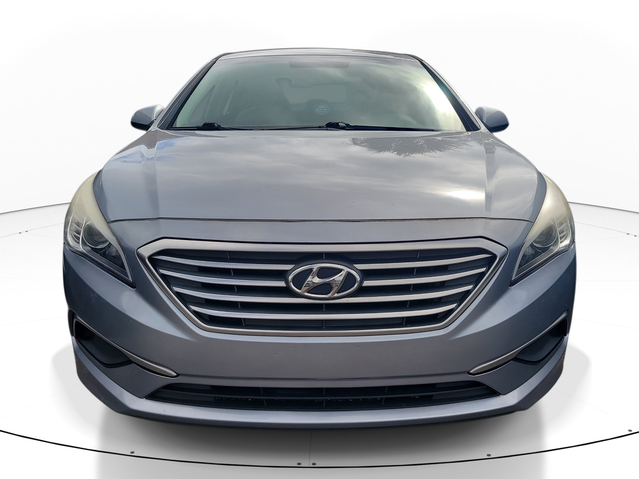 Used 2017 Shale Gray Metallic Hyundai SE image 2