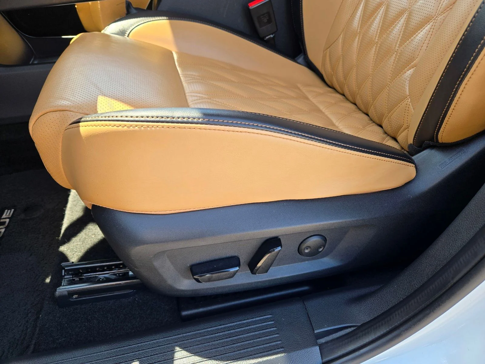 Used 2021 Pearl White Tricoat Nissan Platinum image 19