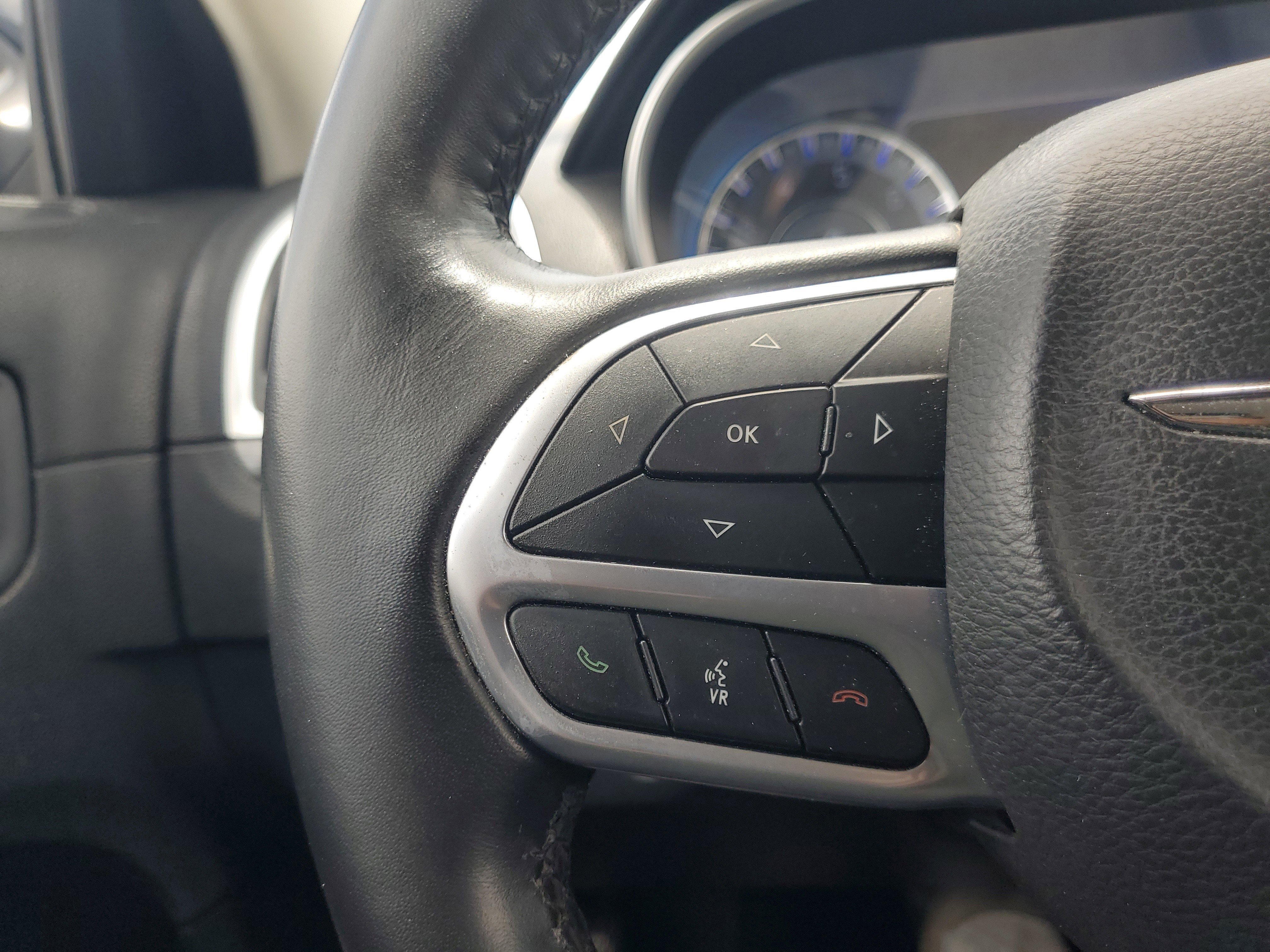 Used 2022 Frostbite Chrysler Touring image 20