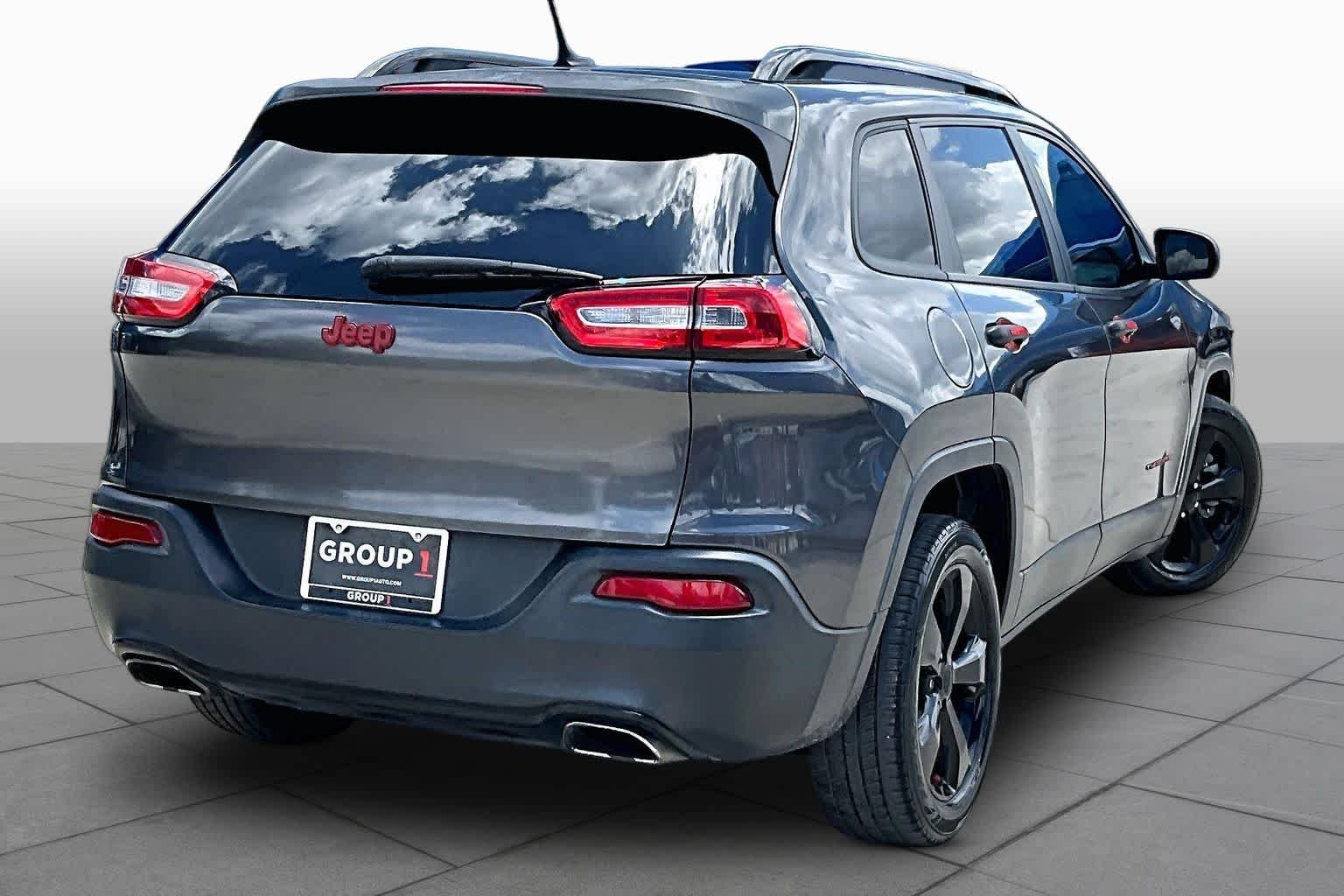 Used 2017 Granite Crystal Metallic Clearcoat Jeep Altitude image 12