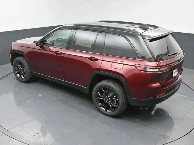 New 2025 Velvet Red Pearl-Coat Exterior Paint Jeep Limited image 32