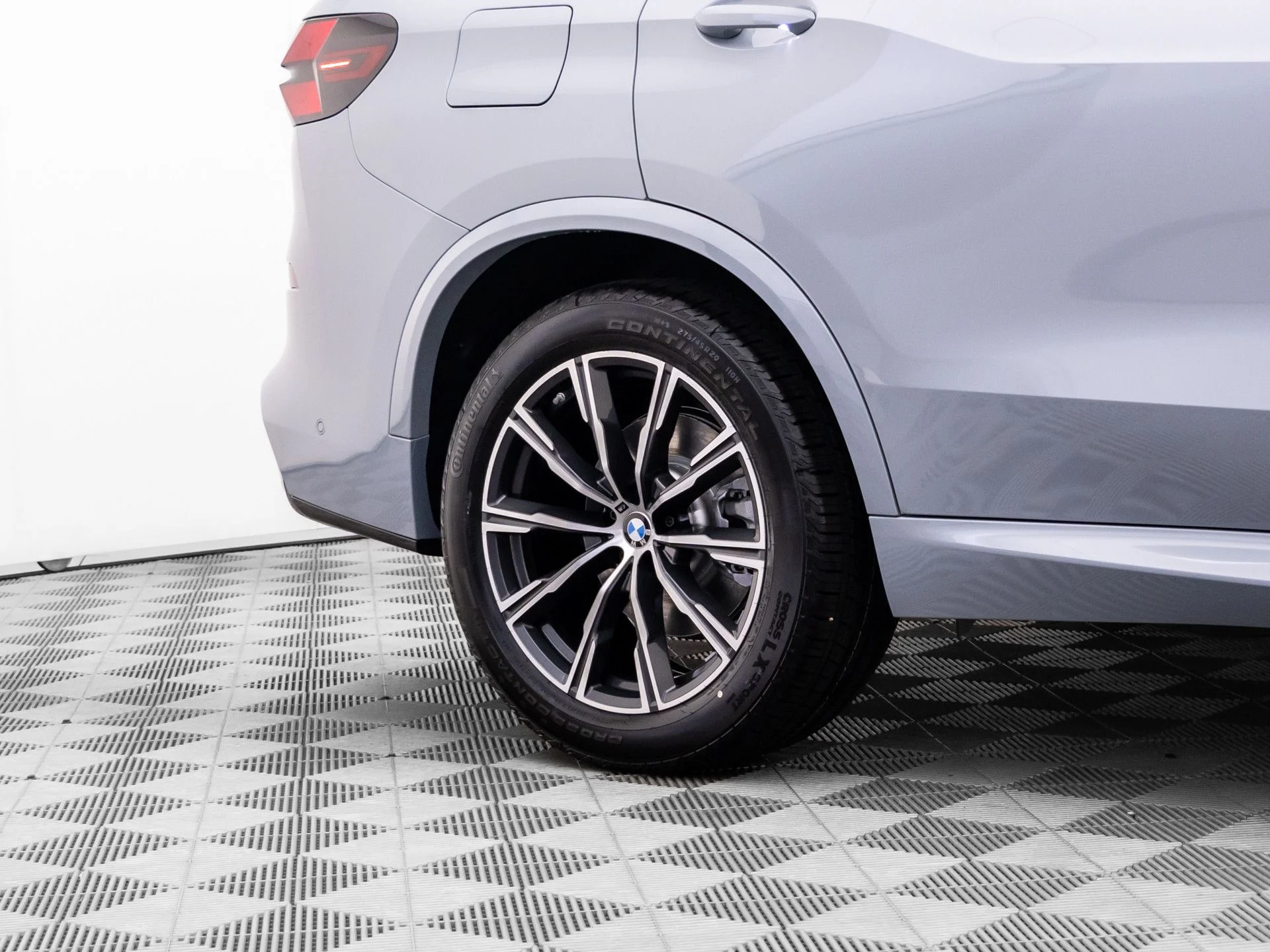 New 2026 Gray BMW xDrive40i image 29