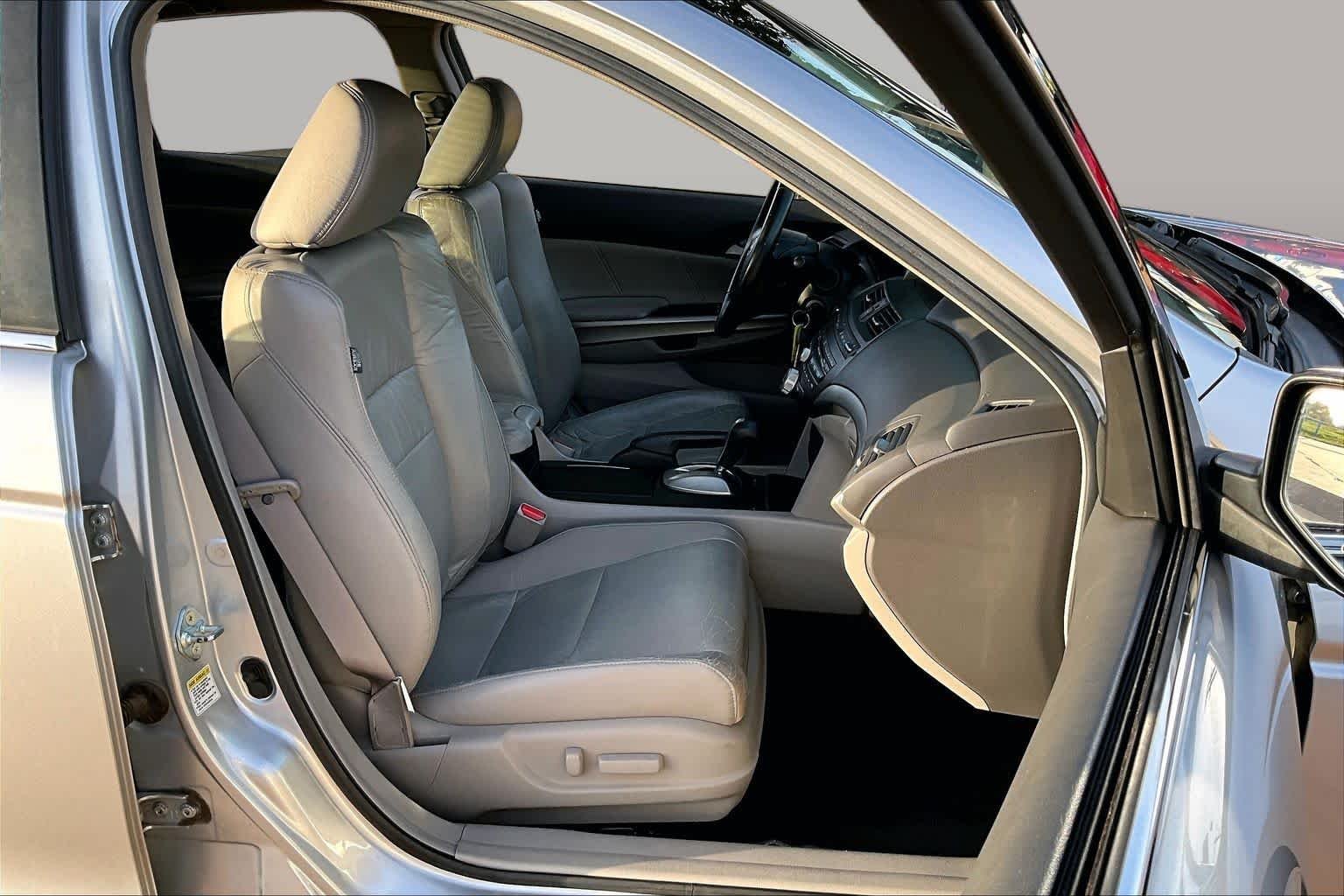 Used 2009 Alabaster Silver Metallic Honda EX-L image 8