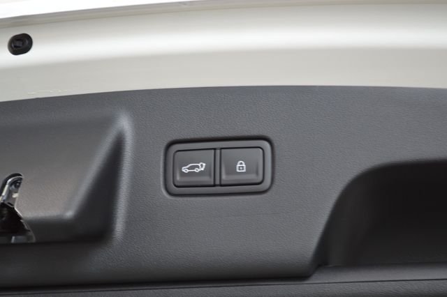 New 2026 White Hyundai SEL 8P image 23