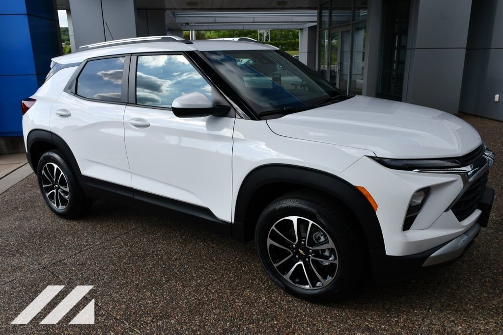 New 2026 Summit White Chevrolet LT image 10
