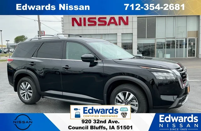 2025 Nissan Pathfinder SL