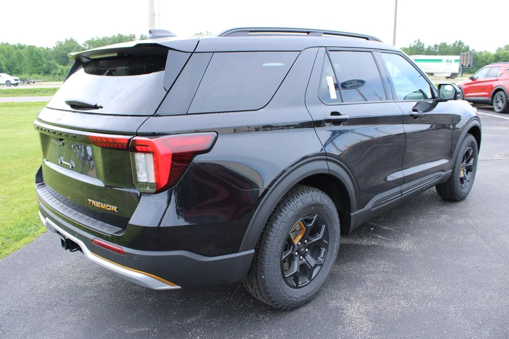 New 2026 Agate Black Metallic Ford Tremor® image 15