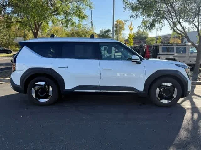 Used 2024 Kia EV9 Wind with VIN KNDAFFS56R6038521 for sale in Minneapolis, MN