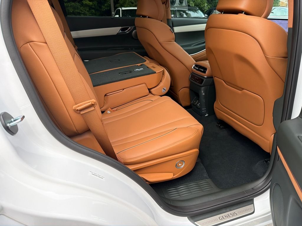 New 2026 White Genesis 2.5T Prestige image 15