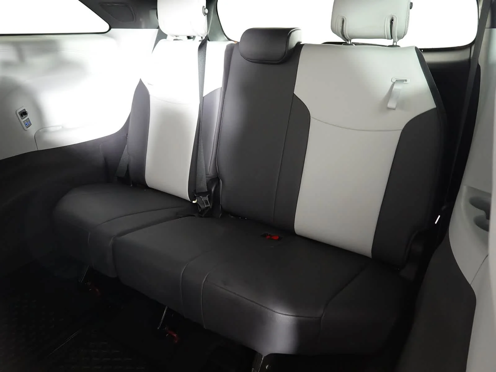 2022 Toyota Sienna XSE - Photo 14
