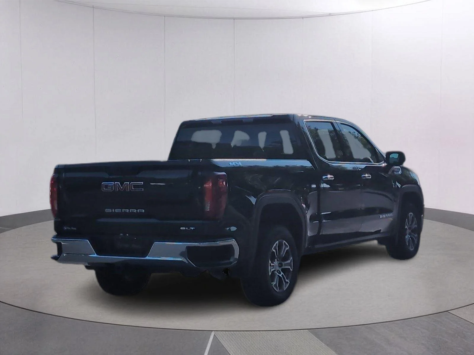 Used 2024 Onyx Black GMC SLT image 6
