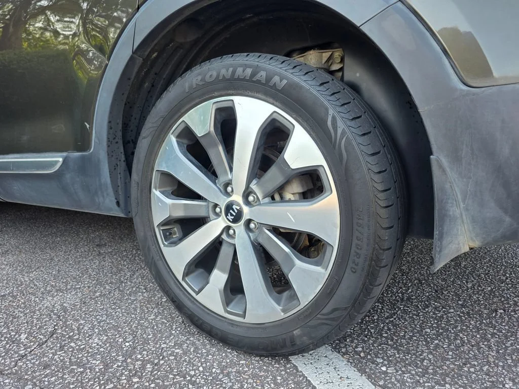 Used 2020 Green Kia S image 33