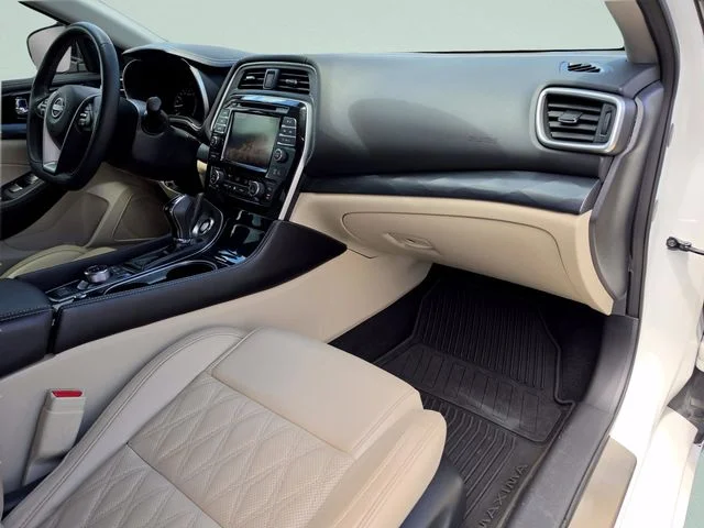 Used 2023 White Nissan Platinum image 18