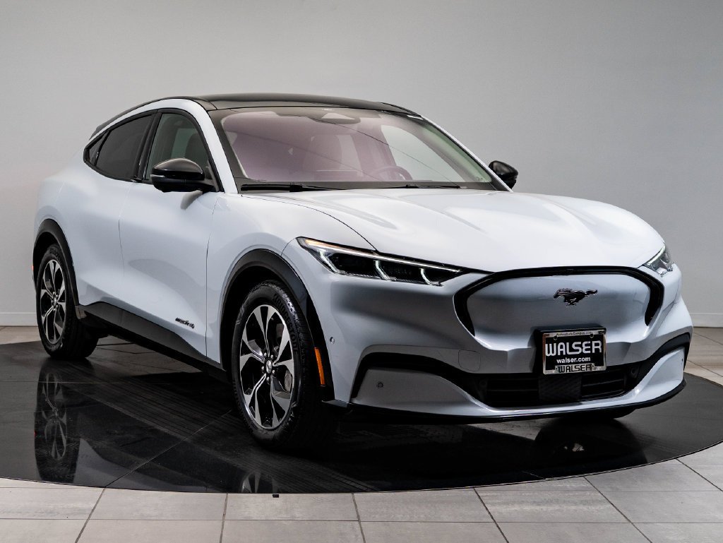 Used 2022 Space White Metallic Ford Premium image 12