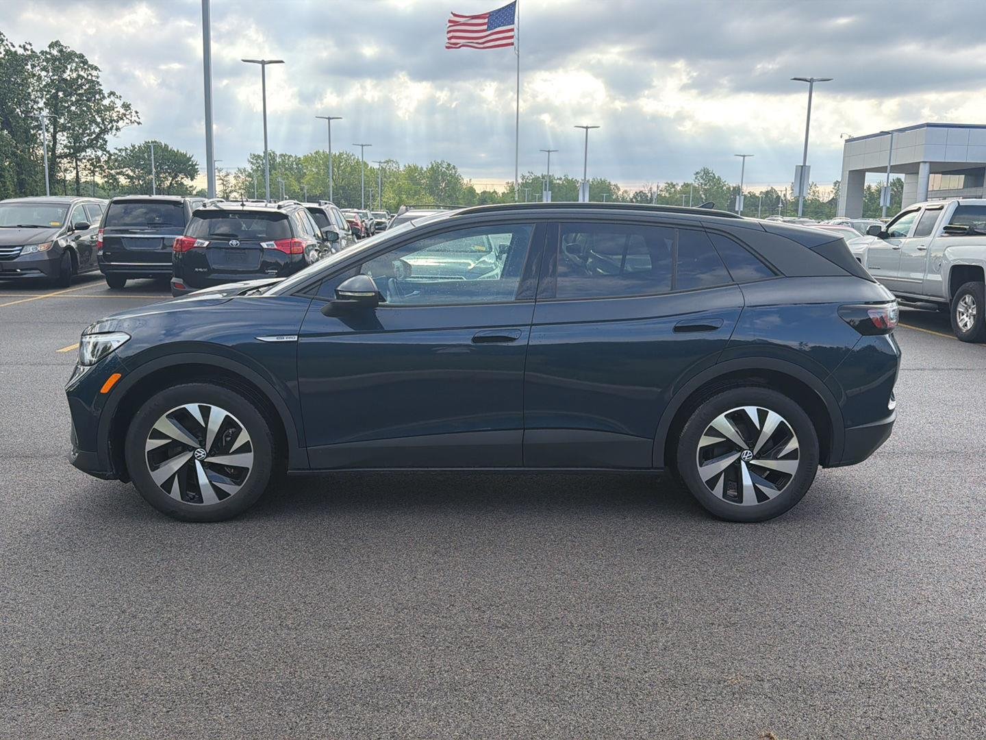 Used 2023 Tourmaline Blue Metallic Volkswagen Pro image 7