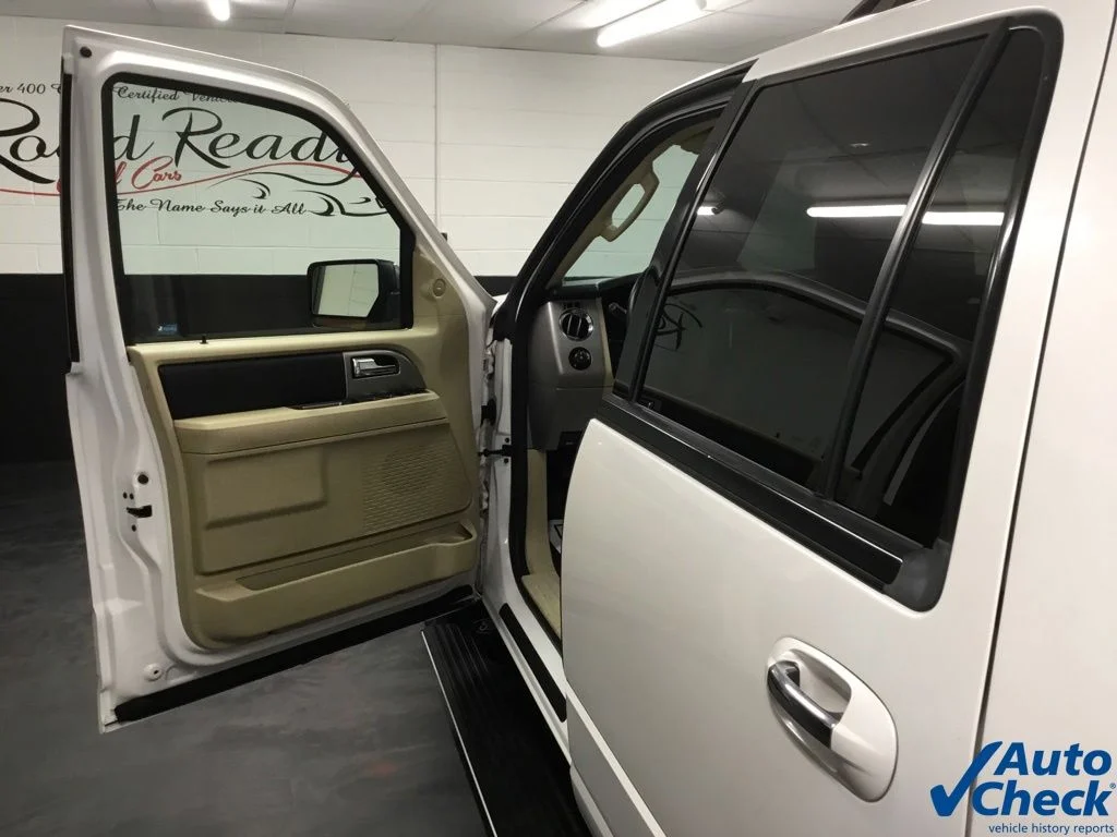 Used 2017 White Ford Limited image 21