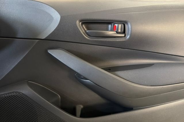Used 2022 Wind Chill Pearl Toyota LE image 22