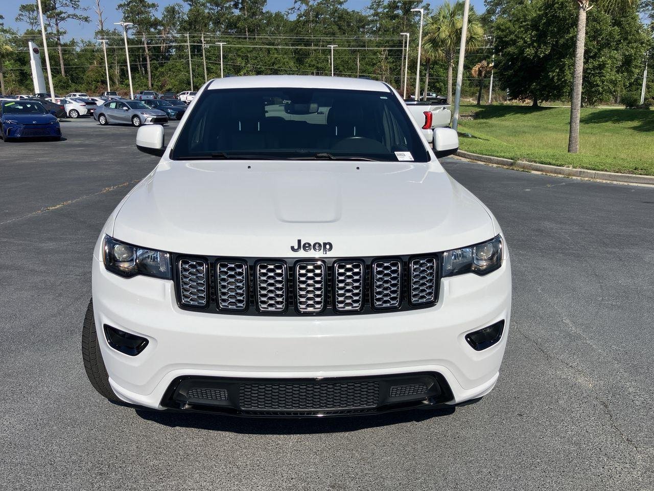 Used 2019 White (Bright White Clearcoat) Jeep Altitude image 8