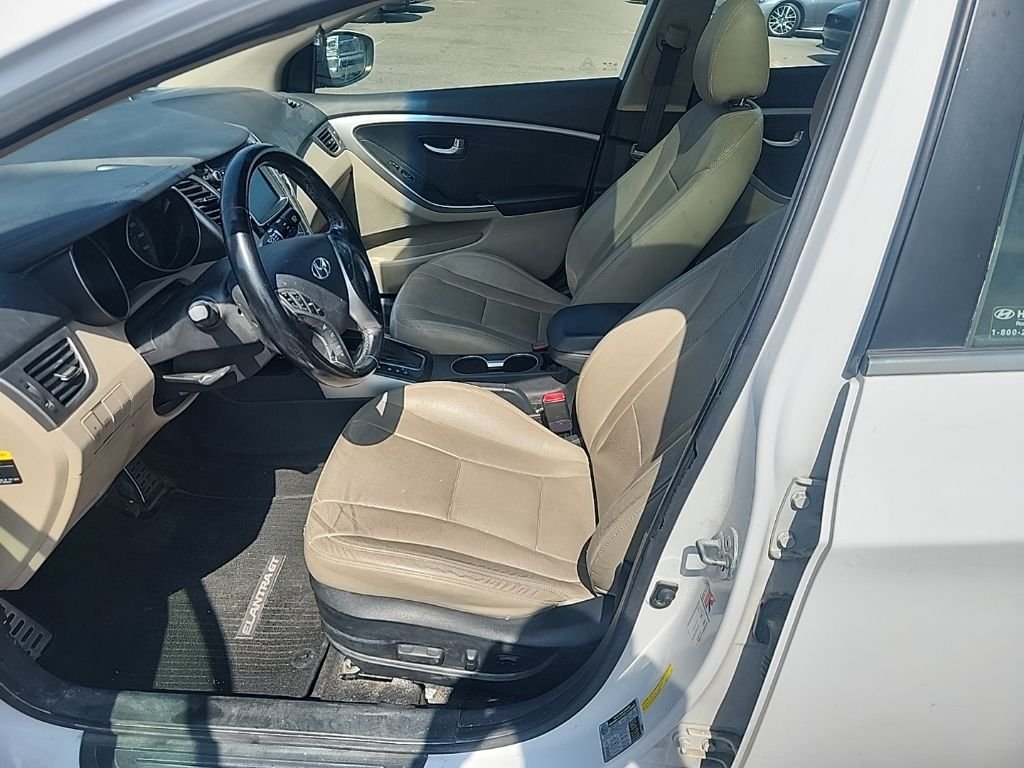 Used 2013 White Hyundai Base image 17