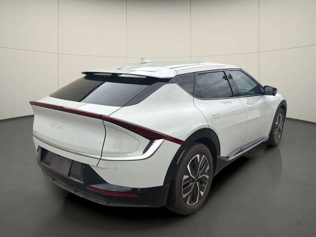 Used 2023 White Kia Wind image 7