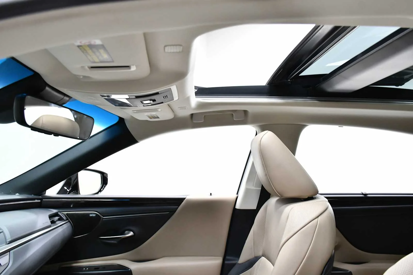 Used 2019 Moonbeam Beige Metallic Lexus Ultra Luxury image 13