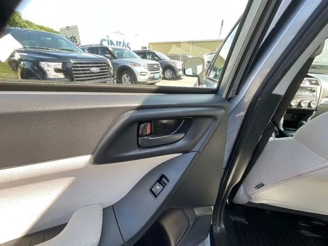 Used 2015 Silver Subaru 2.5i image 13