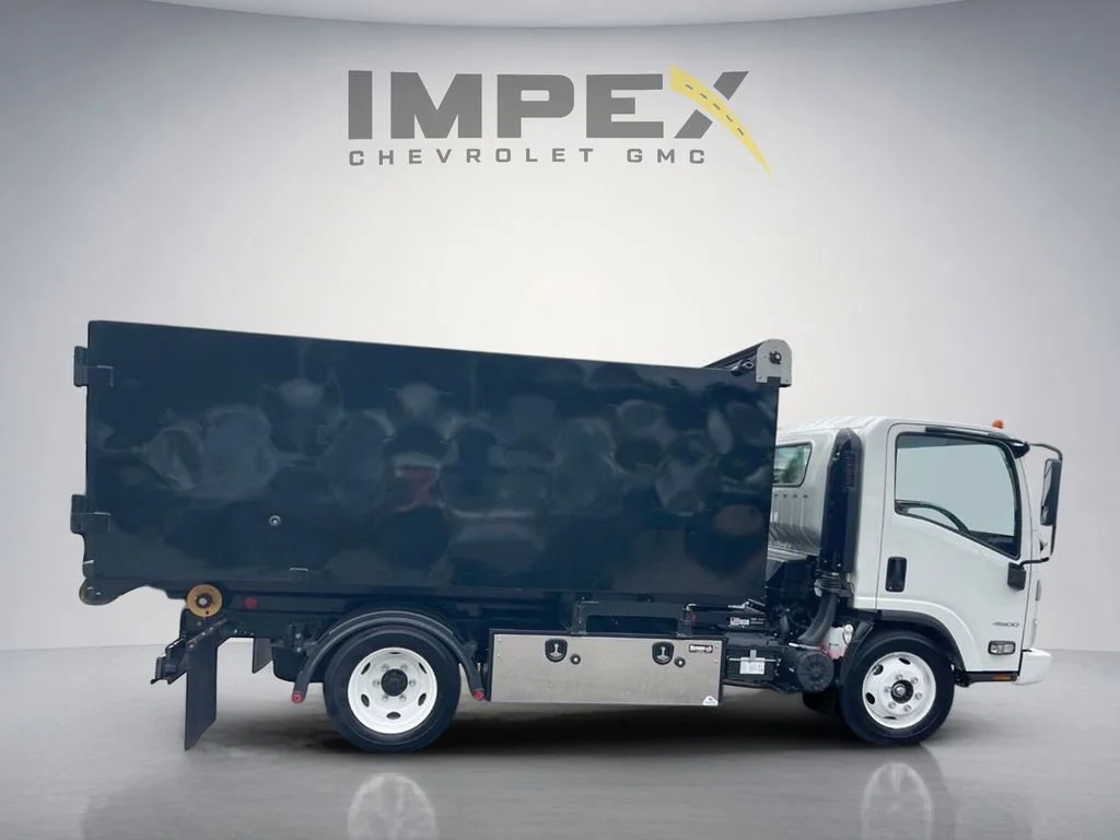 Used 2024 Arc White Chevrolet 1WT image 5