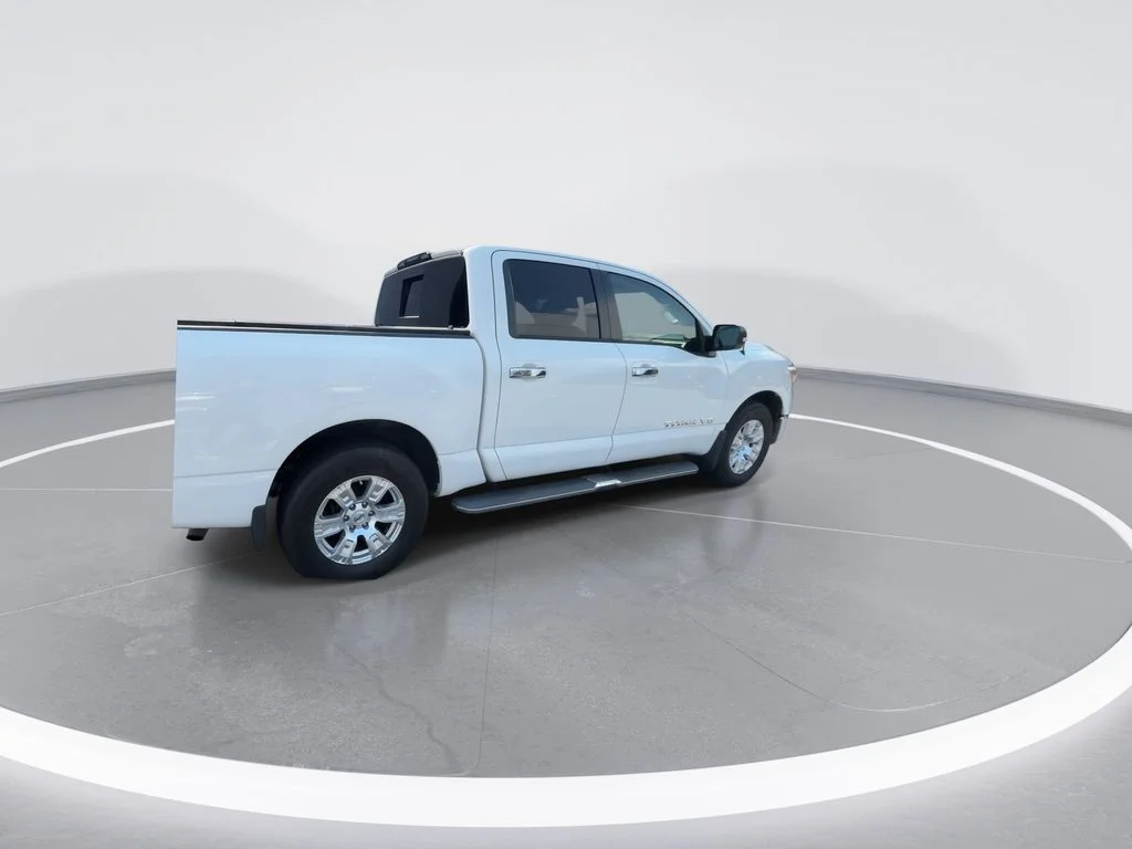 Used 2018 White Nissan SV image 8