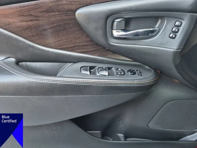 Used 2021 Red Nissan Platinum image 12