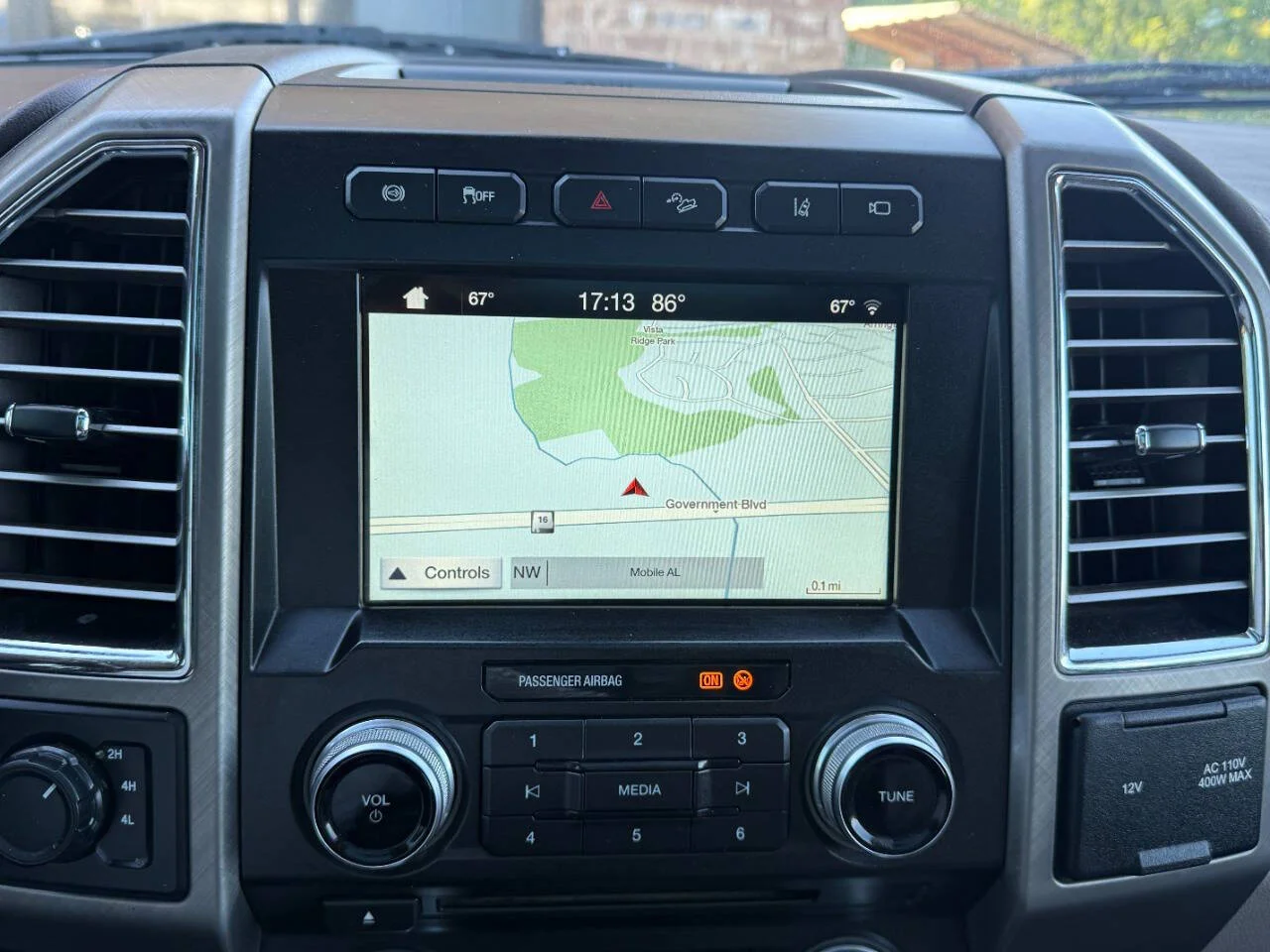 Used 2018 Off White Ford Limited 4x4 4dr Crew Cab 6.8 ft. SB SRW Pickup image 28