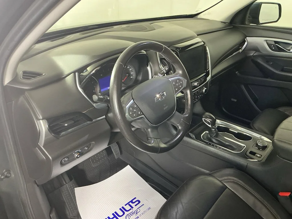 Used 2021 GRAPHITE METALLIC Chevrolet RS image 8