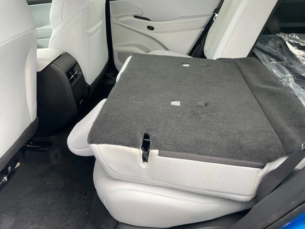 New 2026 Hydro Blue Pearlcoat Jeep Laredo image 31